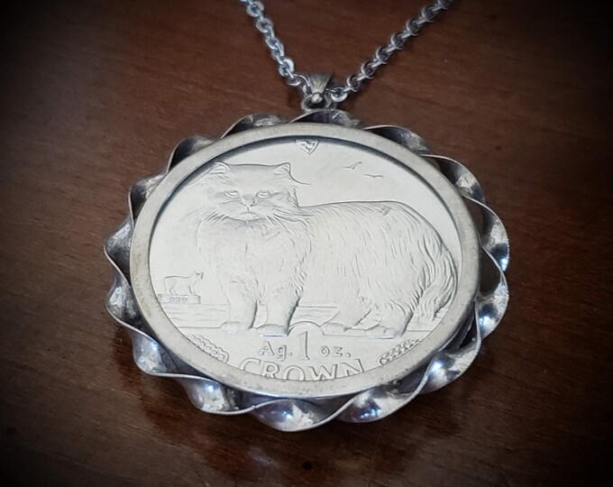 EST. VALUE 700.00 - RARE 1989 Isle of Man Persian Cat 1oz .999 Silver Crown, 14k White Gold Twisted Coin Bezel & Necklace (see details)