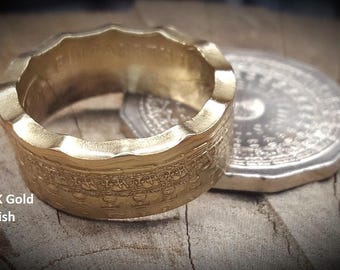 1977 Australian Silver Jubilee Half Dollar "Crown Scalloped COIN RING" ( 50 cent Coin Issued by the Royal Australian mint )