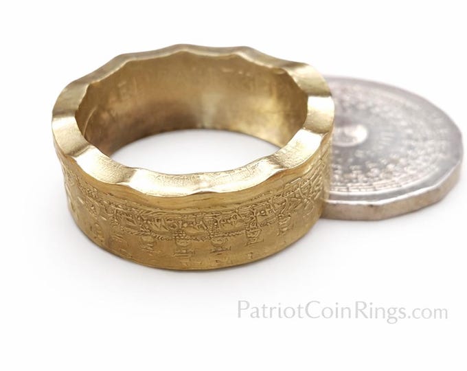 1977 Australian Silver Jubilee Half Dollar "Crown Scalloped COIN RING" ( 50 cent Coin Issued by the Royal Australian mint )