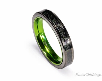 4mm Irish Green Carbon Fiber and Black Celtic Inlay over Black Tungsten Carbide and Green Inner Band (Wedding Ring, Engagement, Anniversary)