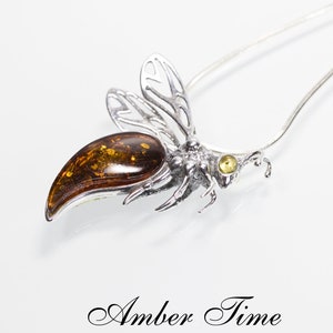 ZB0328 Amber Bee Pendant & Sterling Silver 925. Amber Wasp. Insect. FREE COURIER SHIPMENT
