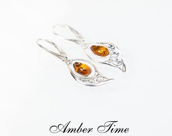 KB0262 Leaf. Natural Baltic Amber Leaf-shaped Dangle Earrings & Sterling Silver 925. Silver Leaf