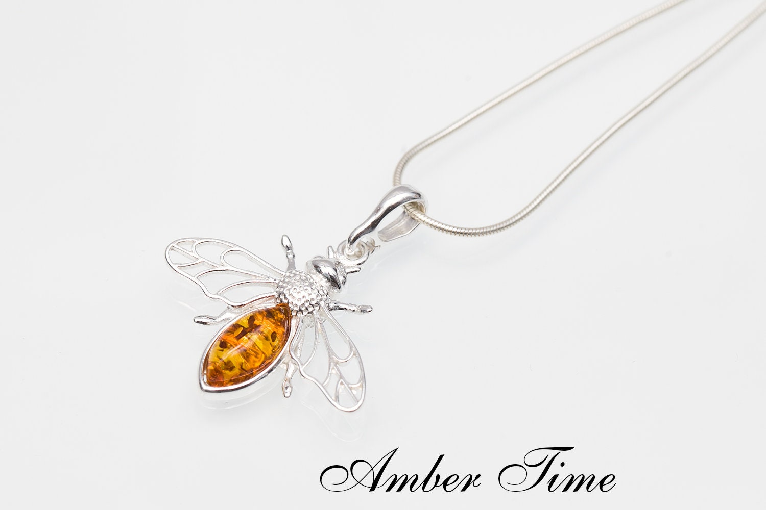 ZB0194 琥珀の蜂とスターリングシルバー925ペンダント。シルバー