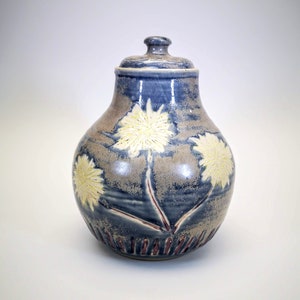 Spice jar, ginger jar, hand thrown, lidded jar, ceramic jar, tableware, kitchenware, garlic jar