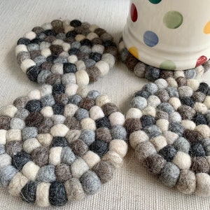 FELT COASTERS, Grey Mix & White. Handmade in Nepal (Set of 4) Pompom Felt Mug Wool Coasters, HOME Decor Gift