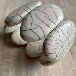 BIG BEAD White BRACELET, White Crackle effect Bead Bracelet. Chunky Costume Jewellery