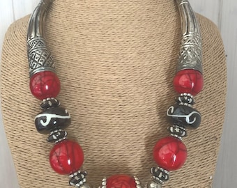 RED Resin Crackle & Spiral gemusterte Perlen-HALSKETTE, MODESCHMUCK.