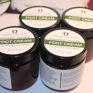 Crema per i piedi all&#39;urea al 25%: menta piperita, tea tree, riparazione dei talloni per pelle secca