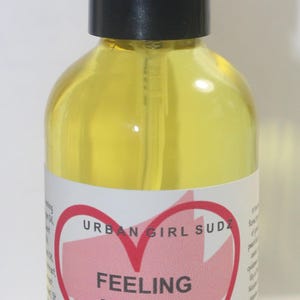 Summer Body Oil, Feeling Pretty massage oils absorb quickly, leaving your body soft, smooth, with a natural, healthy glow.