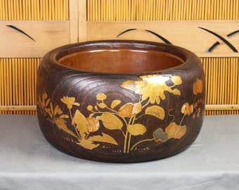 Very large 18.5"diam antique Japanese kiri wood hibachi, fine ornate gold lacquer, maki-e blossoms, leaves, vines, heavy copper pan,