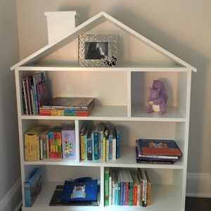 Bookshelf for children image 2