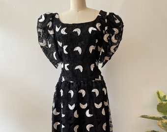 Vintage 1980s Richilene New York Black & White Lace Appliqué Dress