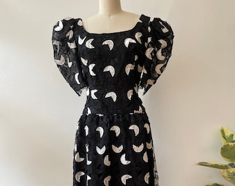 Vintage 1980s Richilene New York Black & White Lace Appliqué Dress