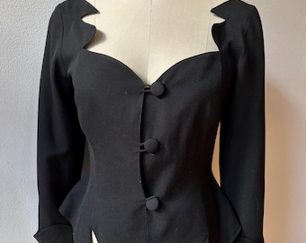 ティエリーミュグレーのビンテージスーツ Vintage Thierry Mugler Faux Leather Jacket – Signature Black