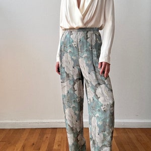 Pantalones anchos de seda floral Valentino vintage España