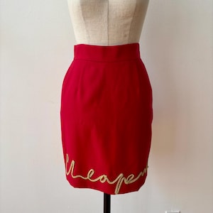 Falda tubo roja Moschino vintage de los años 90, económica y elegante