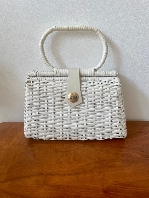 White and gold plastic wicker fish purse bag – Vintage Carwen