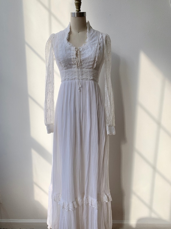 Vintage 70s Gunne Sax White Lace Corseted Bridal S
