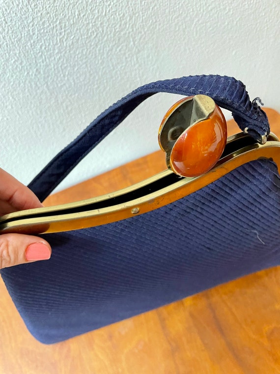 Vintage navy framed handbag with bakelite clasp - image 8