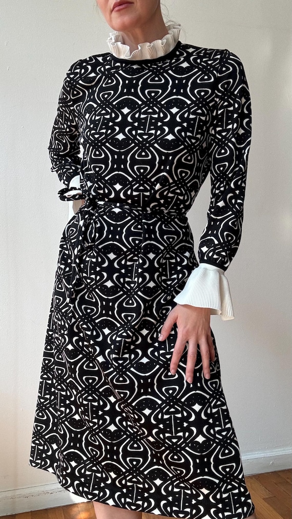 Vestido vintage de punto con cinturón en blanco y negro Goldworm