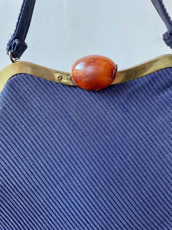 Vintage navy framed handbag with bakelite clasp - image 5