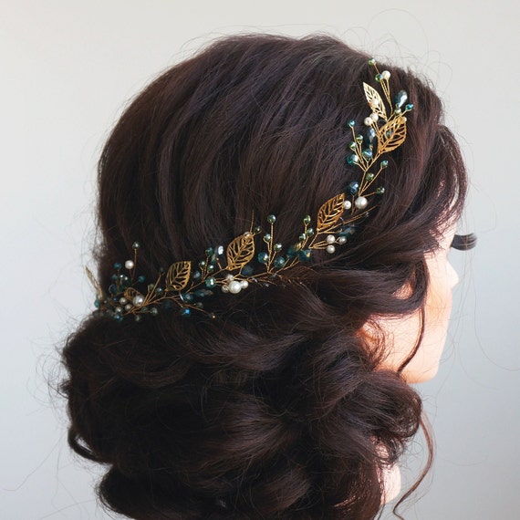 Emerald bridal hair vine, wedding hair vine, gold bridal hairpiece, bridal headpiece, pearls hair vine for bride, wedding hair piece