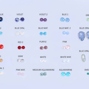 Puede incluir: Tabla de 20 colores diferentes de cuentas redondas y ovaladas. Los colores incluyen azul oscuro, violeta, azul, verde, rojo, morado, rosa, dorado, gris, blanco, aguamarina, esmeralda y &oacute;palo azul.