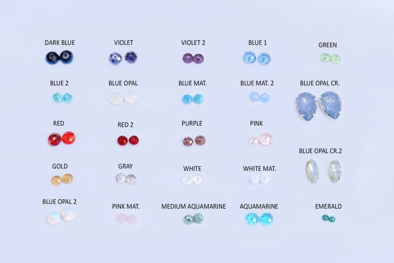 Puede incluir: Tabla de 20 colores diferentes de cuentas redondas y ovaladas. Los colores incluyen azul oscuro, violeta, azul, verde, rojo, morado, rosa, dorado, gris, blanco, aguamarina, esmeralda y &oacute;palo azul.
