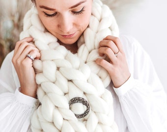 Wool scarf handmade, Chunky SCARF women, White scarf, Super chunky scarf, Hand knit scarf, Giant knit scarf,Oversized knit scarf,winter gift