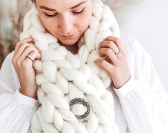 Wool scarf handmade, Chunky SCARF women, White scarf, Super chunky scarf, Hand knit scarf, Giant knit scarf,Oversized knit scarf,winter gift