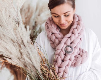 Pink super chunky scarf, Chunky SCARF women, Hand knit scarf, Giant knit scarf, Oversized knit scarf, wool scarf for her,Arm knit scarf