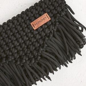 Cartera de mano negra, bolso de mano negro, bolso con borlas, bolso pequeño negro, cartera de crochet negra imagen 2