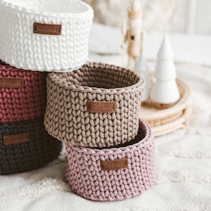 Christmas crochet patterns, Christmas basket crochet, crochet gift basket pattern, crochet gifts patterns