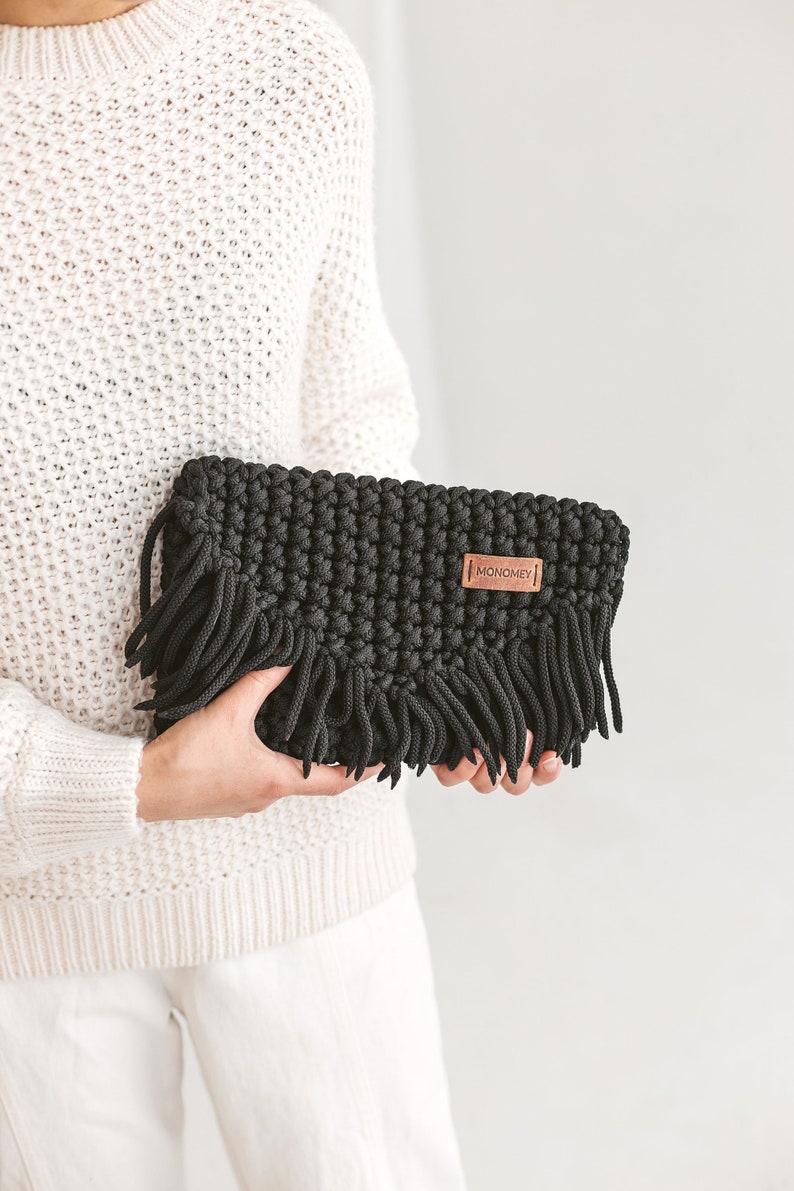 Cartera de mano negra, bolso de mano negro, bolso con borlas, bolso pequeño negro, cartera de crochet negra imagen 1