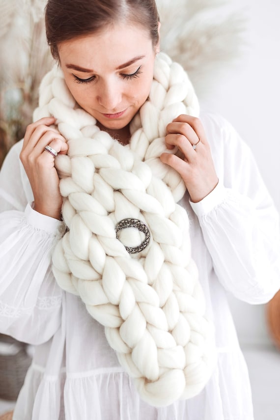 MonoMeyStudio Wool Scarf Handmade, Chunky Scarf Women, White Scarf, Super Chunky Scarf, Hand Knit Scarf, Giant Knit scarf,Oversized Knit Scarf,Winter Gift