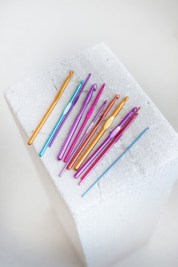 Aluminum Crochet Hook Set: 13 Metal Hooks (2-10 mm)