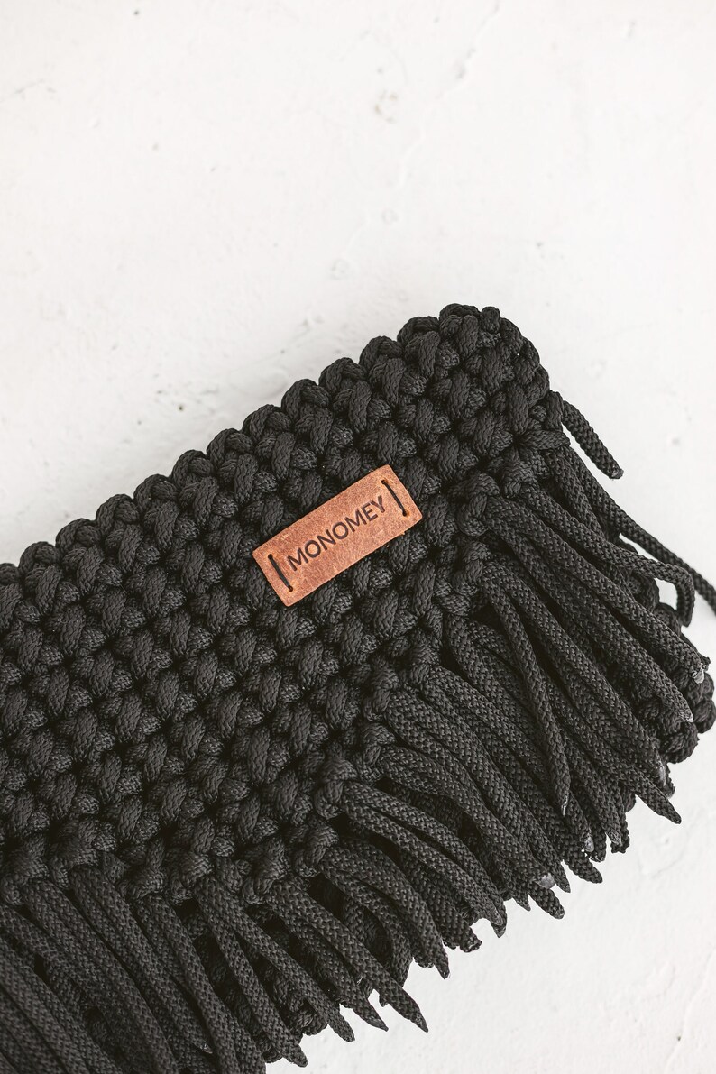 Cartera de mano negra, bolso de mano negro, bolso con borlas, bolso pequeño negro, cartera de crochet negra imagen 2