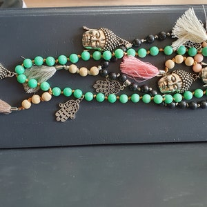 Buddha Entspannung/Zen/Meditation Halsketten mit Hamsa Hand in verschiedenen Farben Glasperlen auch als Dekoration
