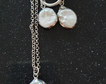 Very 2024. Set of necklace and earrings with real pearls