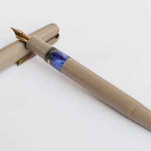 1960&#39;s Vintage Plastic Fountain Pen, Old Luxury fountain pen Veres Arante Tip Nib, Ink pen