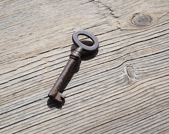 Rustic Iron Skeleton Key, Small Vintage Metal Key, Jewelry Pendants