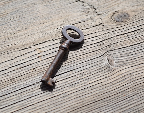 Rustic Iron Skeleton Key, Small Vintage Metal Key, Jewelry Pendants