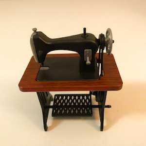 Miniature Sewing Machine