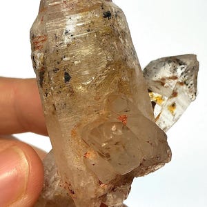 Firefly petroleum quartz, natural uv reactive from madagascar