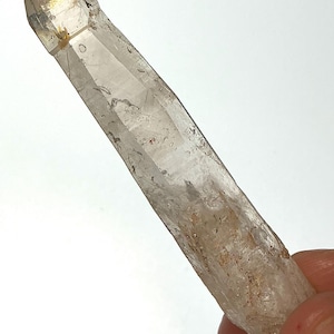 Firefly petroleum quartz, natural uv reactive from madagascar