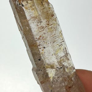 Firefly petroleum quartz, natural uv reactive from madagascar