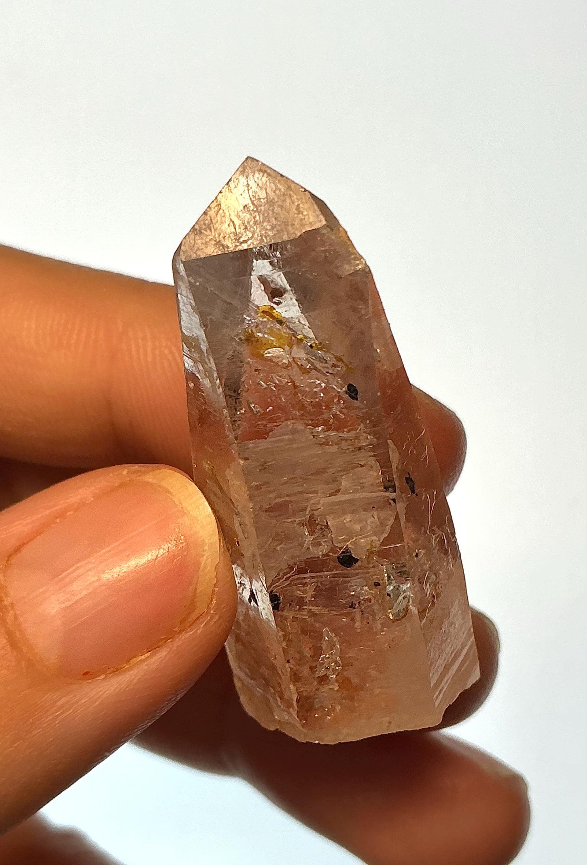 ホタルクォーツ石油石英　透明オレンジ色結晶 マダガスカル産の天然紫外線反応性ホタル石油石英 - Etsy 日本