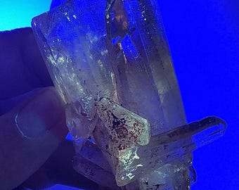 ホタルクォーツ石油石英　透明オレンジ色結晶 マダガスカル産のホタル石油石英、両端が天然の紫外線反応性 - Etsy 日本