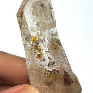 Firefly petroleum quartz, natural uv reactive from madagascar