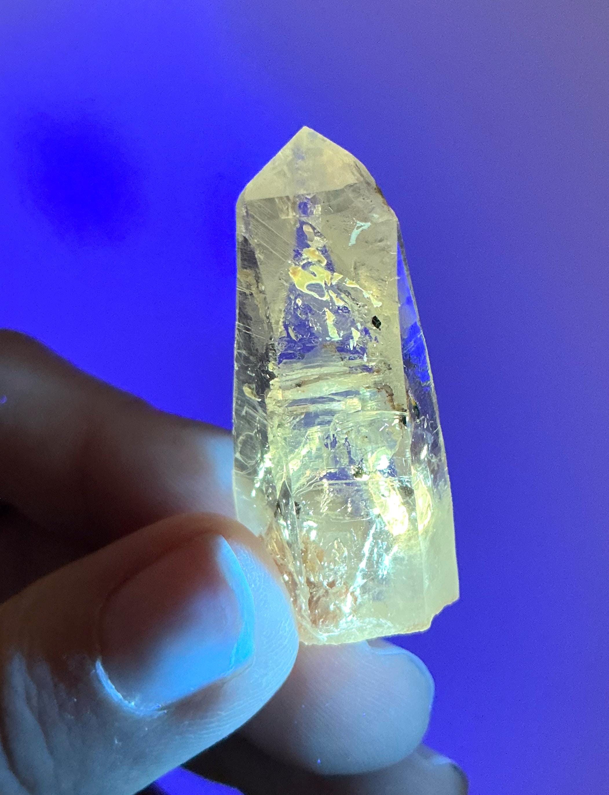 マダガスカル産の天然紫外線反応性ホタル石油石英 - Etsy 日本